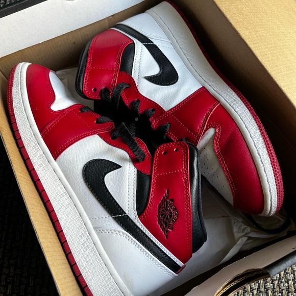 Air Jordan 1s - Picture 4 of 5